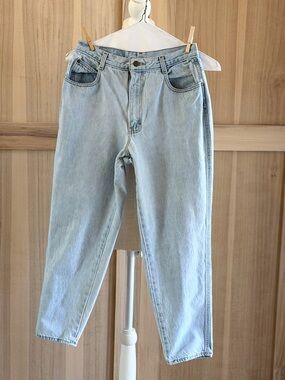 Authentic 80’s Gitano Light Wash Tapered  Leg Jeans. Women’s Sz-12 Short Vintage